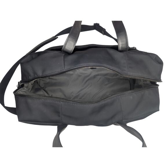 Away Everywhere Weekender Bag Travel Carry-On Duffle in Black - Picture 9 of 10